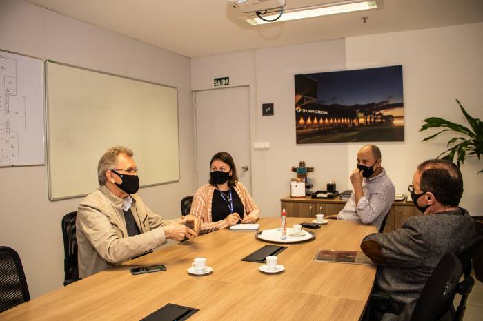 Representantes da Prefeitura e do empreendimento estiveram reunidos para debater a possibilidade de um estande do evento ser colocado no local