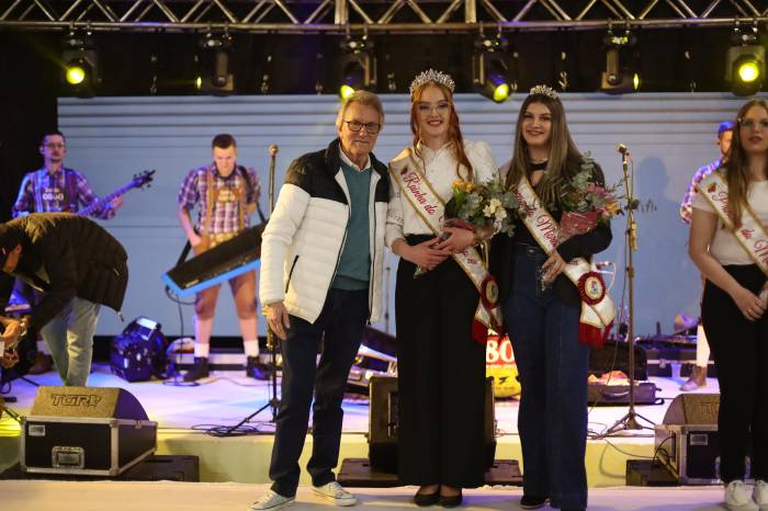 Jovens de 18 anos ganham o concurso e vão representar a cultura da fruta em agendas e eventos