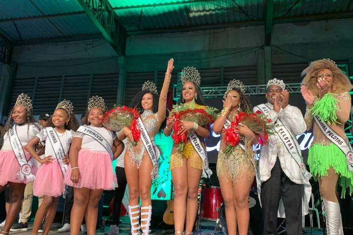 Evelyn Pereira, Raissa Santos e Kaiumy Matos serão as representantes adultas do carnaval de Pelotas. Corte LGBTQIA+ também recebeu a faixa