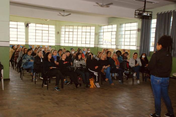 Serviço atende todas as escolas da rede municipal com profissionais das áreas da Psicologia, Assistência Social e Orientação Educacional
