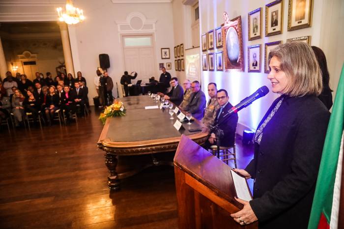 Sessão Solene alusiva aos 210 anos da cidade e aos 190 do Legislativo pelotense, na Bibliotheca Pública, destacou personalidades e instituições que contribuem para o desenvolvimento do município