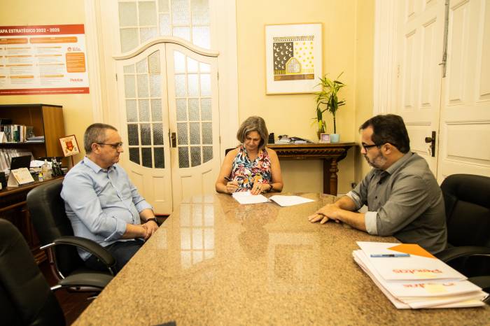 Medidas incluem cortes de horas extras, renegociação de contratos com fornecedores e controles de gastos com energia, combustíveis e outras despesas da administração