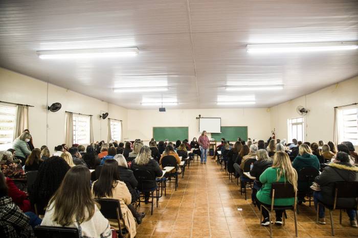 Encontro no Cenáculo teve a presença de mais de 100 profissionais da rede municipal de saúde