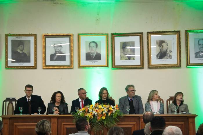 Sessão solene promovida, em conjunto, pelos três Poderes, homenageou o jurista pelotense na data em que o centenário do seu nascimento é celebrado. Prefeita Paula Mascarenhas participou do ato