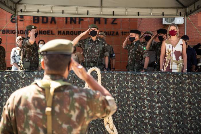 Secretário de Serviços Urbanos e Infraestrutura recebe diploma ‘Amigo da Brigada Manoel Marques de Souza’ na solenidade