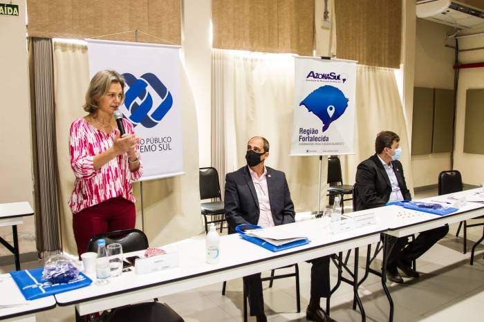 Gestores municipais falaram, pela primeira vez neste ano, presencialmente, sobre temas como responsabilidade civil e penal dos atos administrativos e sobre a pandemia