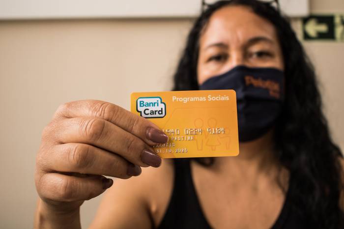 As beneficiárias que ainda não retiraram o cartão poderão fazê-lo, nos próximos dias, na sede da Secretaria de Assistência Social (SAS) das 8 às 17h
