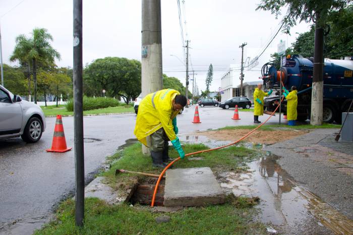 Próximos dois dias serão de mobilização para ações de resposta a possíveis ventos fortes, chuva intensa e queda de granizo no município