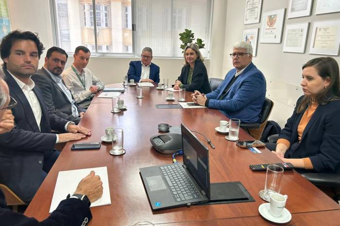 Prefeita está em Porto Alegre em busca de ajuda para solucionar a crise dos hospitais filantrópicos de Pelotas