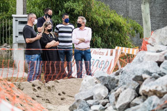 Idemar acompanhou intervenções no pontilhão da rua Santa Clara e a pavimentação asfáltica nas ruas Figueiredo Mascarenhas e Andrade Neves