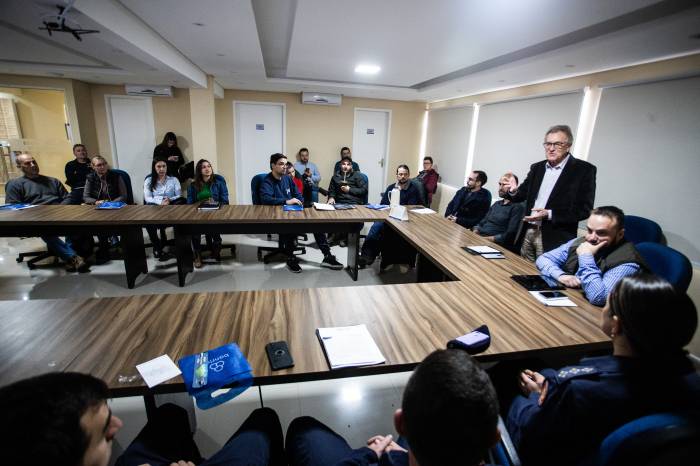Encontro reuniu representantes de secretarias municipais, da UFPel, da Sociedade Brasileira de Arborização Urbana, do Corpo de Bombeiros, da Defesa Civil e da CEEE Equatorial, além de sociedade civil