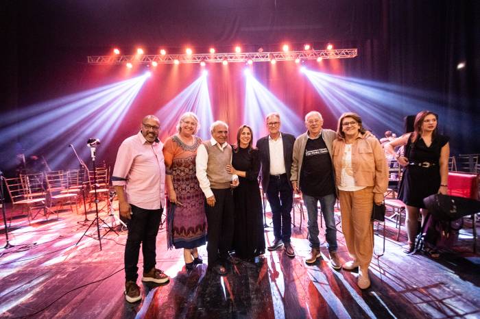 Vice-prefeito conferiu espetáculo que contou ainda com apresentação das orquestras estudantis de Pelotas e de Pedro Osório no Teatro Guarany