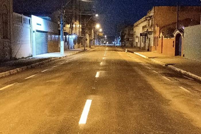 Requalificação de 1.300 metros da via aproxima-se da conclusão. Próxima etapa é a pintura de PARE na pista e das faixas de travessia
