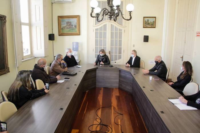 As bancas instaladas, provisoriamente, na área externa do prédio do estabelecimento de comércio popular devem ser desmontadas até dia 14 de junho