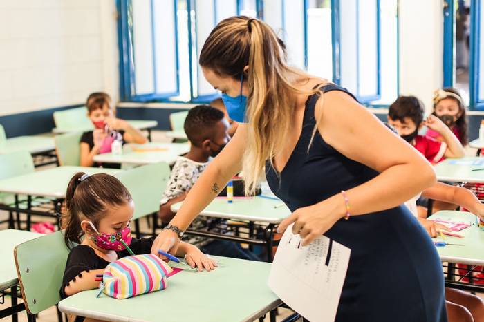 Decreto nº 6.588, publicado nesta sexta-feira (10), determina o uso do equipamento em todos os ambientes escolares da rede pública e privada, pelo período de 15 dias