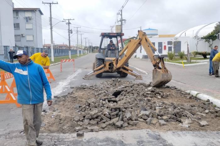 A previsão é que a obra no trecho de 700m² na principal via de acesso do Dunas seja concluída até o final de semana