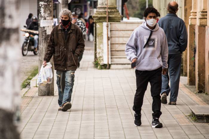 Apesar da mudança na classificação, segundo o mapa preliminar do Estado, a região ainda apresenta alto risco para contaminação pelo coronavírus