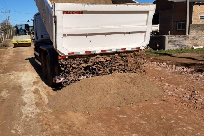 Secretaria de Serviços Urbanos e Infraestrutura atendeu demandas de ruas prioritárias, com maior necessidade de intervenção ou que fazem parte da rota do transporte coletivo urbano