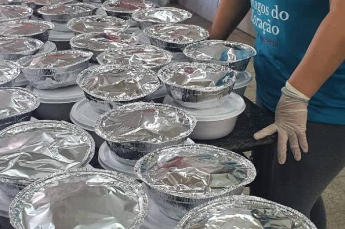 Ação distribuiu 600 refeições para pessoas em situação de rua ou vulnerabilidade social