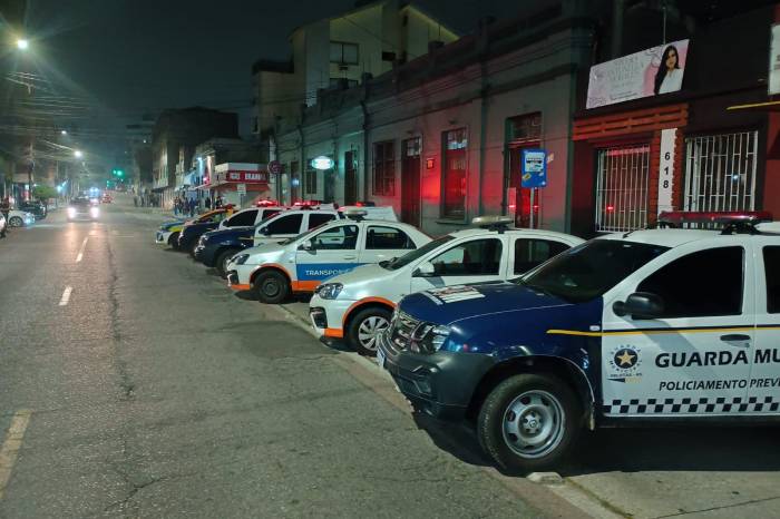 Operações Integradas do fim de semana contou com a atuação conjunta da Vigilância Sanitária (Visa), Secretaria de Urbanismo (Seurb), Brigada Militar, Guarda Municipal e agentes de trânsito