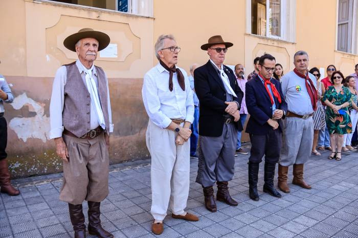Cavalarianos conduzirão a chama até a cidade de Santa Cruz do Sul onde se realizará a edição 2023 do evento