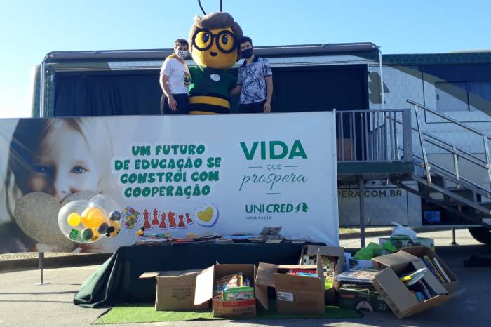 Ação da Cooperativa arrecadou cerca de 1,6 mil livros que serão entregues aos Cras