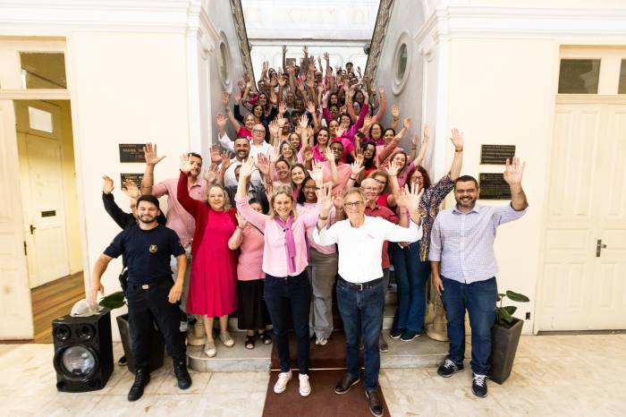 Café da manhã marcou o Dia do Servidor Público nesta terça-feira (29). Gestora destacou dedicação e profissionalismo dos funcionários públicos municipais