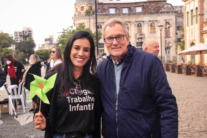 Vice-prefeito acompanhou programação, que contou ainda com distribuição de erva-mate e brinquedos infláveis para as crianças