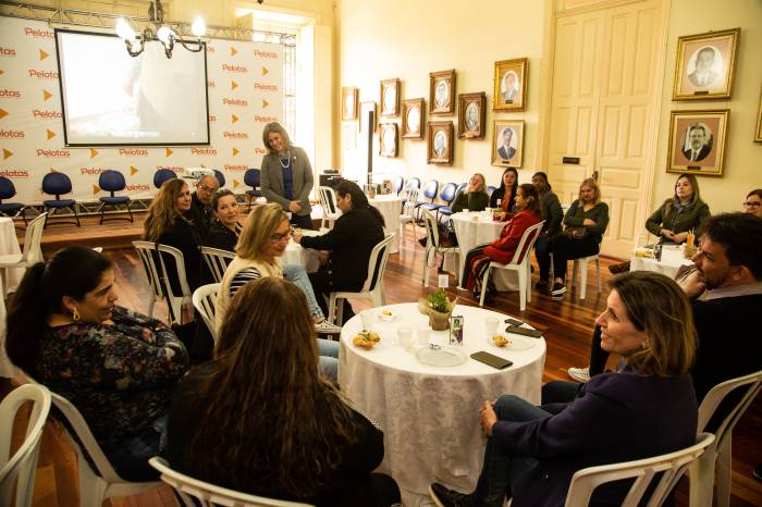 Café da manhã reuniu a prefeita Paula Mascarenhas, Secretaria de Assistência Social, Ministério Público, Juizado e famílias cuidadoras