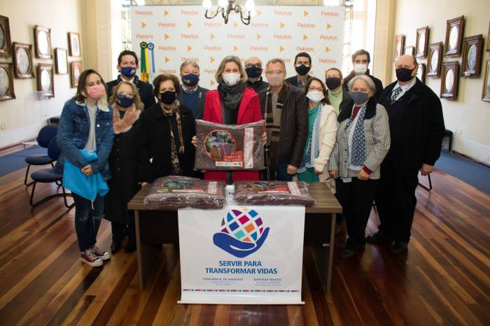 Instituição destina 50 unidades do agasalho para as ações de enfrentamento ao frio intenso, organizadas pela Prefeitura, junto às pessoas em situação de rua