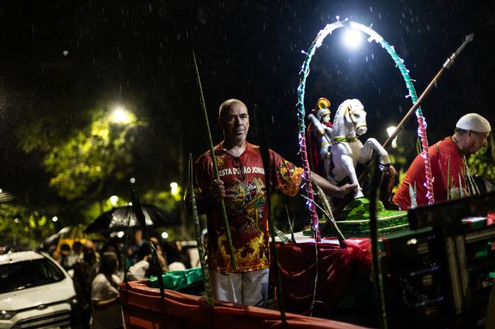 32ª Procissão de São Jorge/Pai Ogum percorreu ruas da cidade até o Paço Municipal