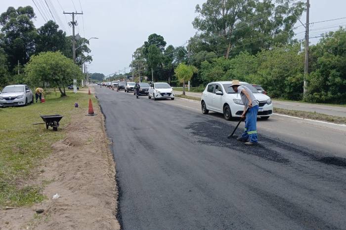 Obra que começou começou segunda-feira (15) na via demandou utilização de 17 toneladas de asfalto