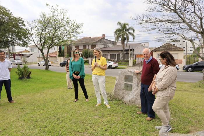 Área na avenida República do Líbano recebeu plantio de mudas, no dia da passagem das seis décadas do acordo internacional firmado entre as duas cidades