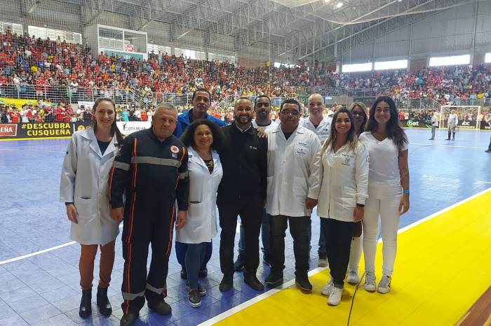 Legends Game Brasil, com craques do futebol e do futsal, levou mais de 4 mil pessoas ao Ginásio do Sesi