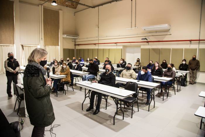 Levantamento da Secretaria de Habitação e Regularização Fundiária foi apresentado à prefeita Paula Mascarenhas. Até 2024, Município pretende regulamentar 48 áreas