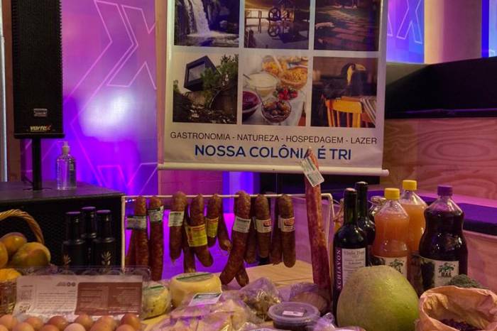 Uma das novidades do espaço dedicado à agricultura familiar é o estande organizado pela Secretaria de Desenvolvimento Rural, que mostra as alternativas turísticas da colônia