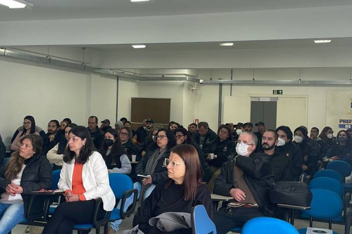 Durante treinamento, 56 servidores do Programa de Combate ao Mosquito da Dengue foram informados sobre os serviços realizados pelo Departamento de Vigilância Ambiental do Município