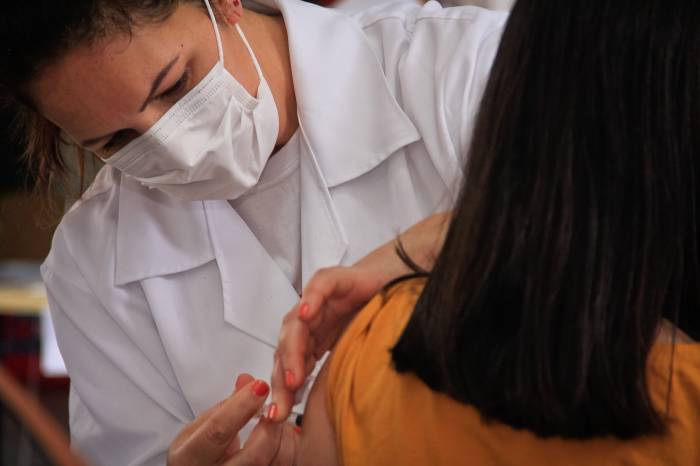 Vacina contra Influenza é disponibilizada pelo Município no Laboratório Municipal, no Shopping Pelotas, no Trailer da Vacina e em todas as UBSs, com exceção das unidades Sentinela para síndromes gripais