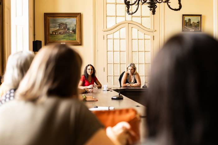 Procuradoria-geral do Município amplia para dez meses o período de regularização das entidades. Documentação atualizada é essencial para o repasse dos cursos