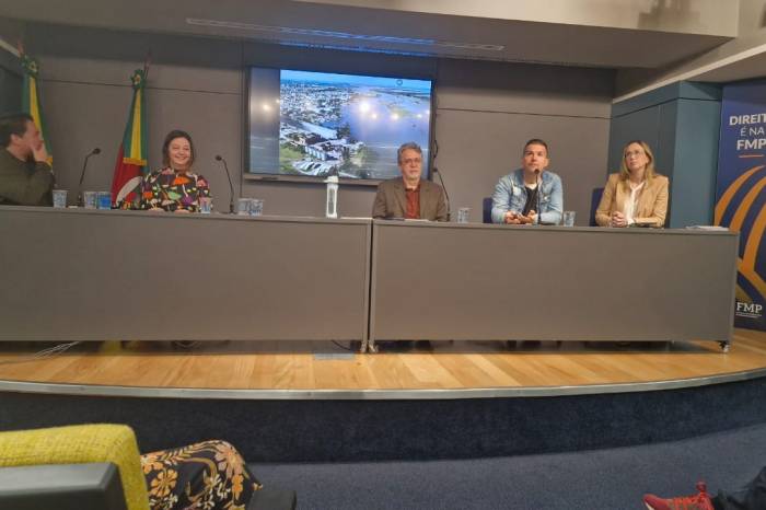 Otávio Peres integra debate sobre políticas municipais de regulamentação do espaço público e de proteção ambiental