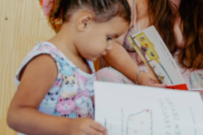 O município é um dos 18 a participar do projeto de leitura para bebês e crianças bem pequenas. A meta futura é implantar uma bebeteca-modelo
