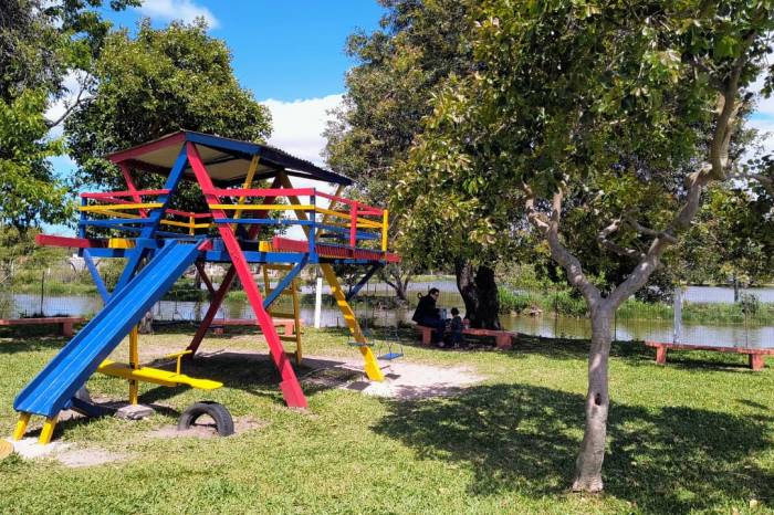 Eterpel começa reparos de marcenaria e pintura dos aparelhos recreativos, enquanto SQA finaliza podas das árvores maiores