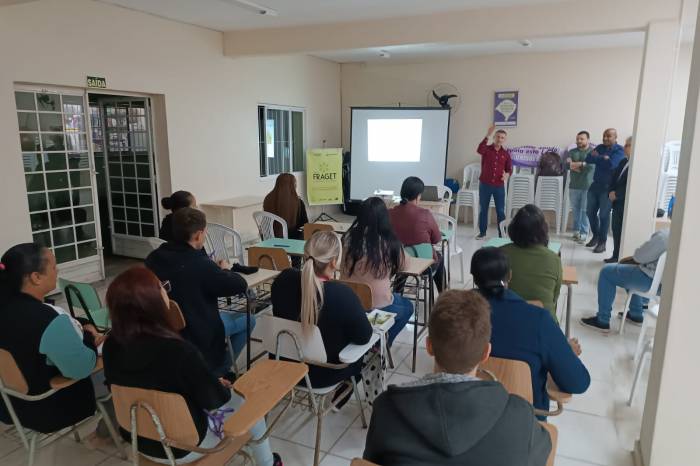 Primeiro curso oferecido dentro do projeto de requalificação do bairro é o de balconista de farmácia