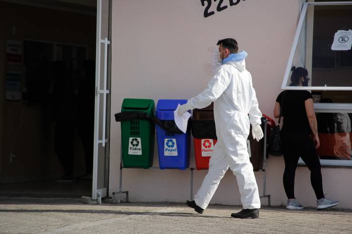 No primeiro dia do serviço direcionado a pacientes adultos com sintomas gripais, o movimento foi tranquilo