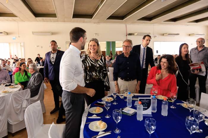 Evento realizado no Clube Brilhante contou com a palestra do governador do Estado, Eduardo Leite