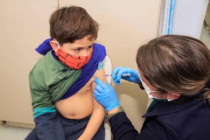 Vacinação contra Covid-19, Influenza e Poliomielite ocorre às quintas-feiras no mês de setembro