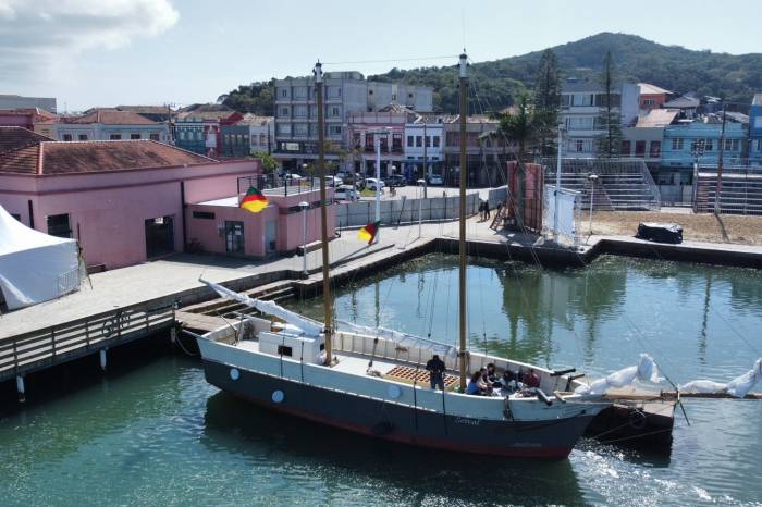 Modelo inspirado no Barco Seival, usado durante a Revolução Farroupilha, estará disponível à visitação