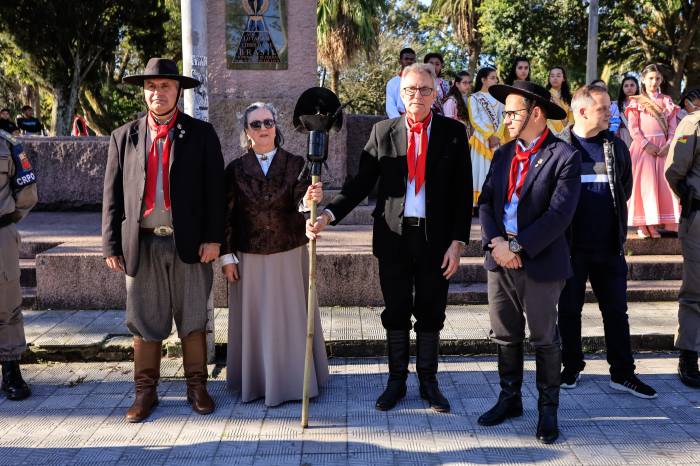Festejos deste ano terão desfile solidário de cavalarianos com arrecadação de donativos na avenida Bento, mas sem a participação da BM e outras entidades