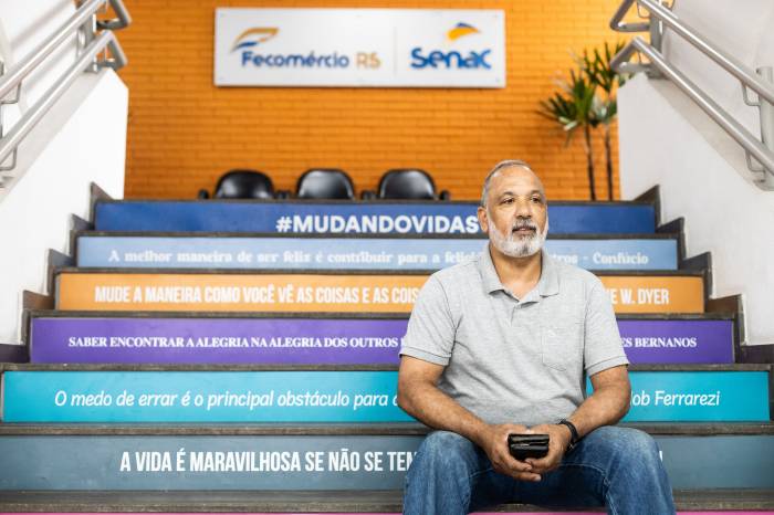 Alunos de curso profissionalizante da Prefeitura comemoram o final do ano dando adeus ao desemprego