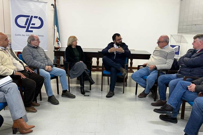 Reunião ocorreu na sede do Cipel, onde Sigales apresentou as iniciativas da Prefeitura para o desenvolvimento do setor